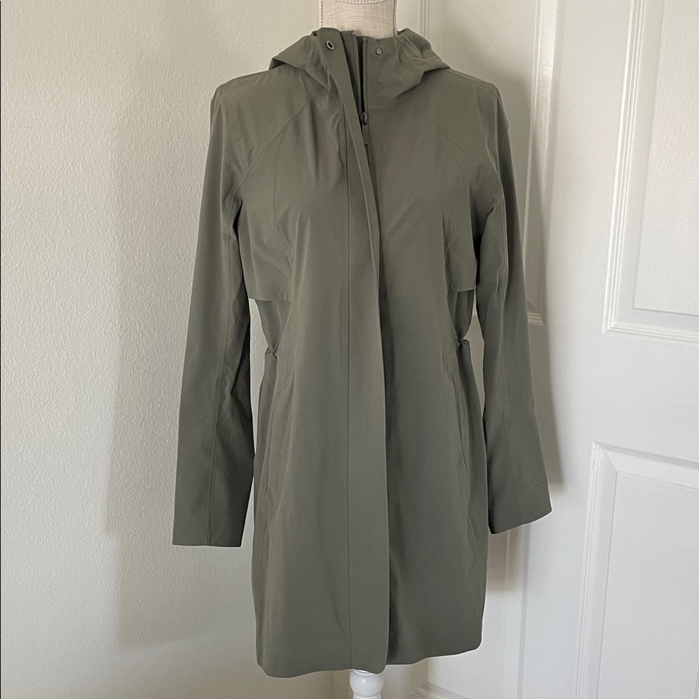 Lululemon rain rebel jacket